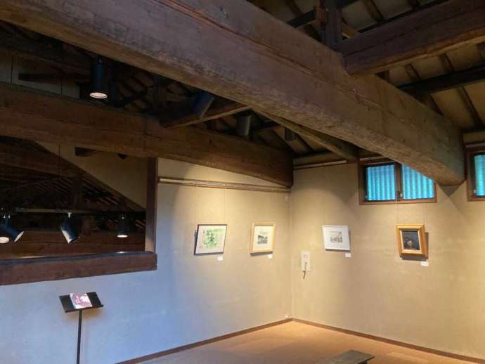 「若州一滴文庫」本館中2階の展示室内部の様子（その2）