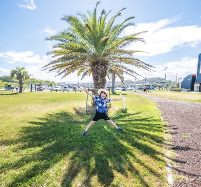 いわき市の太陽の下の子ども