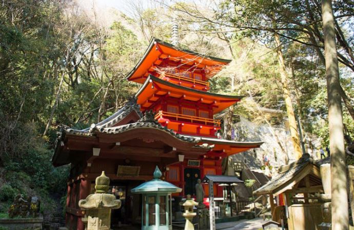 愛知県知多郡にある縁結びの岩屋寺にある奥之院