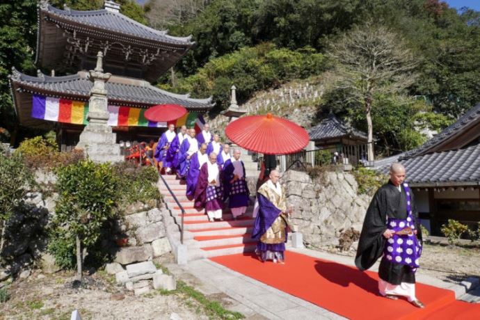 愛知県知多郡にある縁結びの岩屋寺