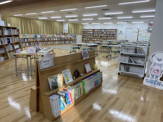 南松尾はつが野学園の図書室