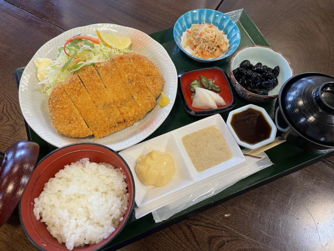 じょんのびの里高柳で食べられる定食の写真