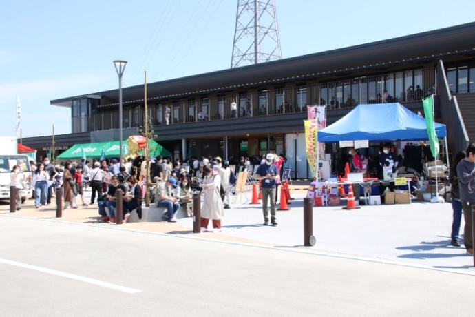 直売所や飲食店などがある「道の駅常総」