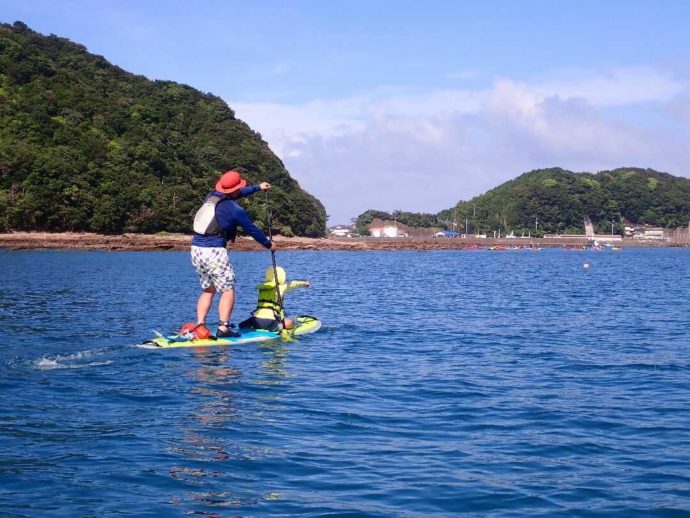 徳島県海部郡にある海洋自然博物館マリンジャムでSUPを楽しむ様子