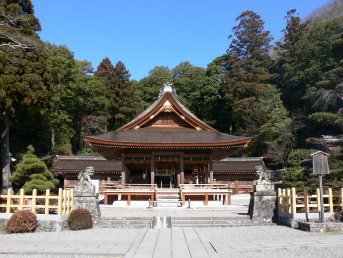 豊かな自然に囲まれる耕雲寺の様子