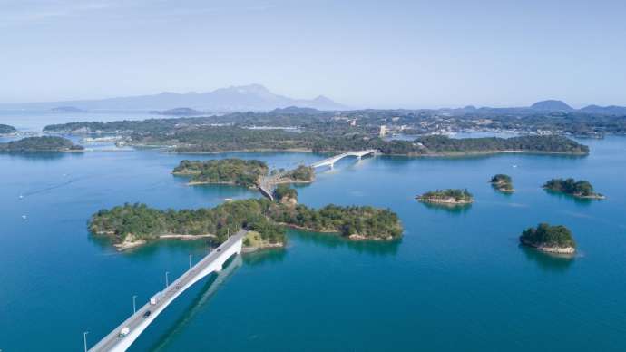 天草五橋が島々をつなぐ、上天草市の鳥瞰写真