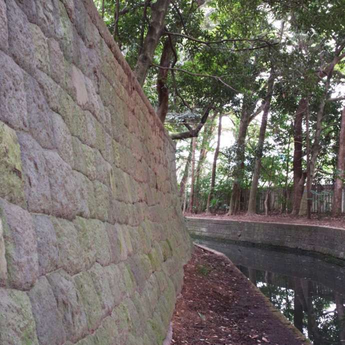 上花輪歴史館の石垣と堀