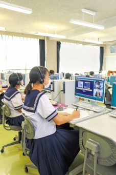 上峰中学校のオンライン英会話授業