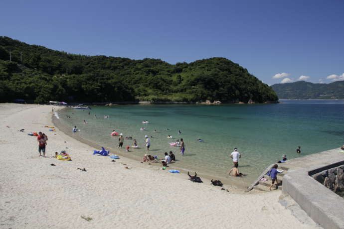 中ノ浦海浜公園の海水浴場風景