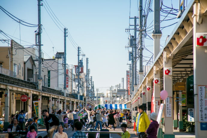 駅から約1.2km続く商店街の様子