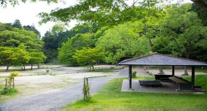 かもしかオートキャンプ場の涼しげな東屋