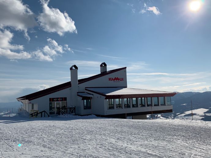 北海道旭川市にある「カムイスキーリンクススキー場」の山頂レストラン