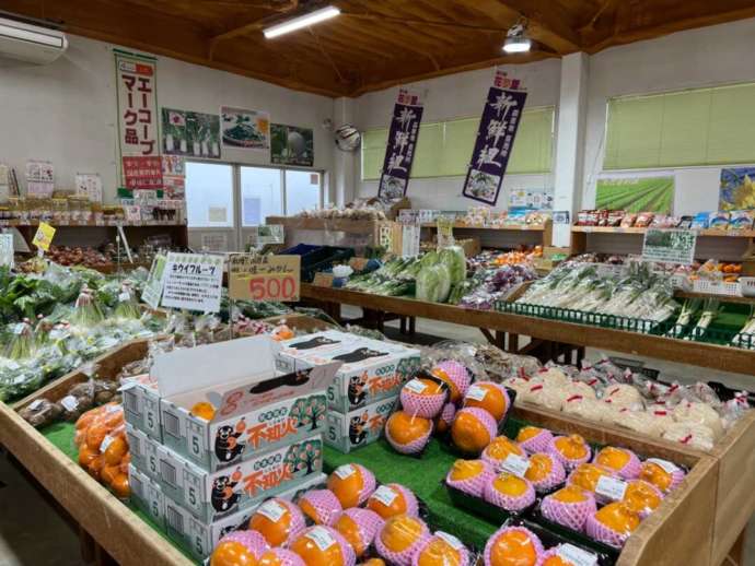 「花夢里にいつ」の直売所「新鮮組」の店内の様子