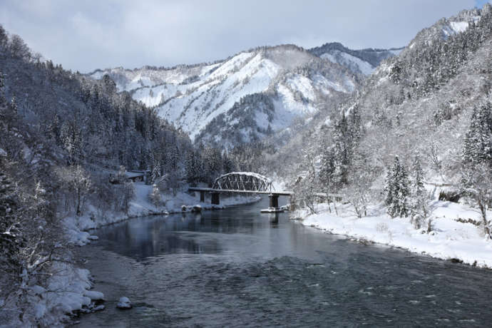 金山町にある只見川の雪景色