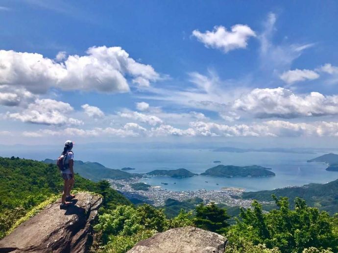 「寒霞渓ロープウェイ」沿線にある星ヶ城山西峰の山頂