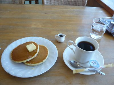 ペンションホルンフェルスのホットケーキとホットコーヒー