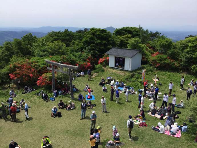 葛尾村の日山の山開きの様子