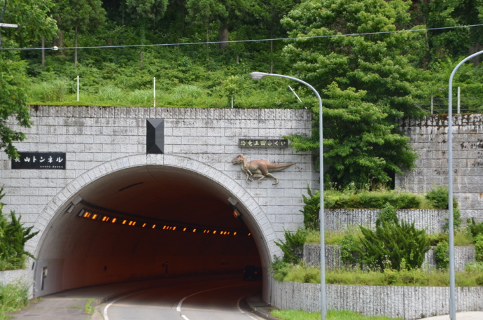 長山トンネルの入り口