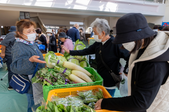 産山村で獲れた新鮮なお野菜が売られている町内のイベント