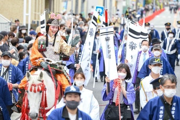 2023年に開催された「清和源氏まつり」の懐古行列の写真