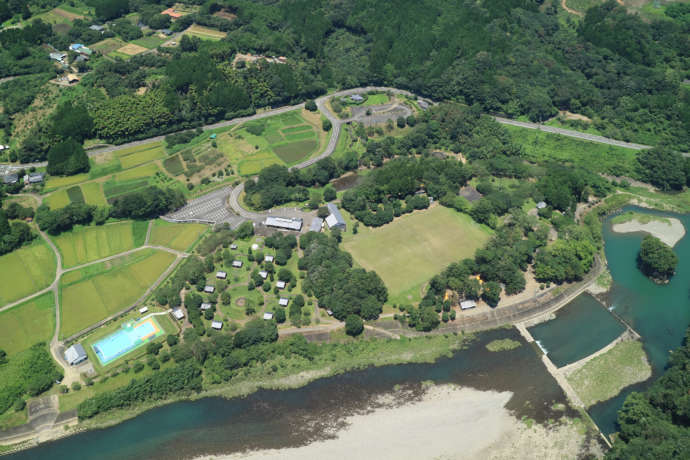 木城町にある川原自然公園を空撮した写真