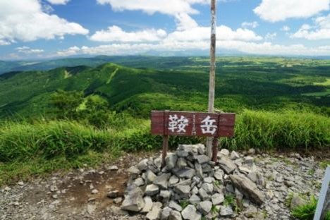 鞍岳山頂