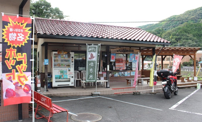 「道の駅 きなはい屋」のテイクアウト専門店「いっぷく茶屋」の外観