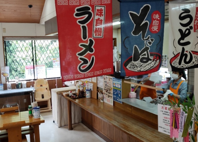 「道の駅 きなはい屋」のレストラン「停満里（とまり）」店内