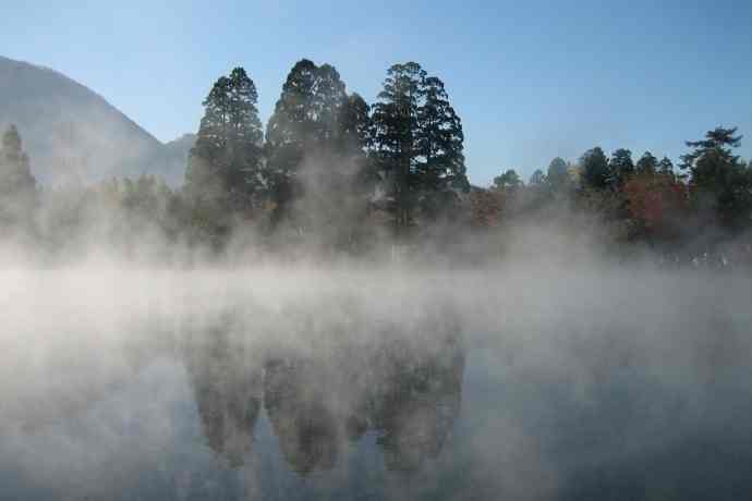 金鱗湖