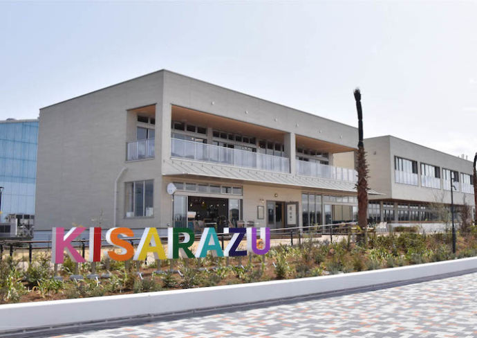 鳥居崎海浜公園の建物の様子