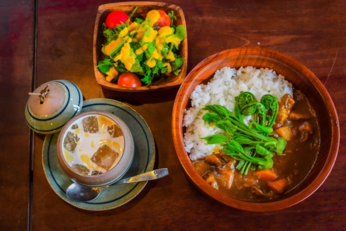 「道の駅 木曽ならかわ」に併設の「CAFE LE BOIS（カフェ ル・ボワ）」で提供されるシェフ特製のカレー