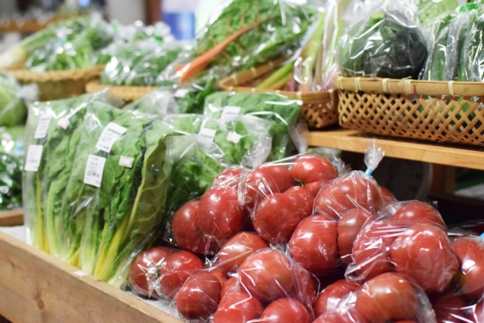 「道の駅 木曽ならかわ」内部の地場野菜の直売コーナー