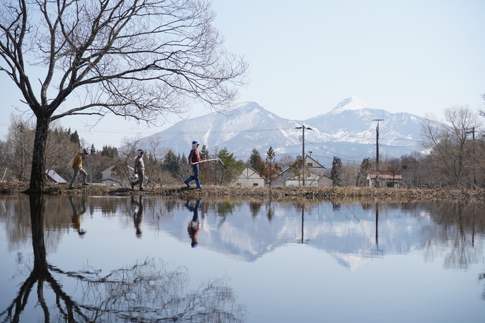 北塩原村でのびのびと遊ぶ子供たち