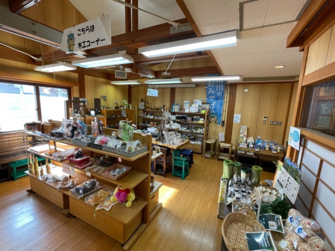 「道の駅 清川」2階の工芸品売り場