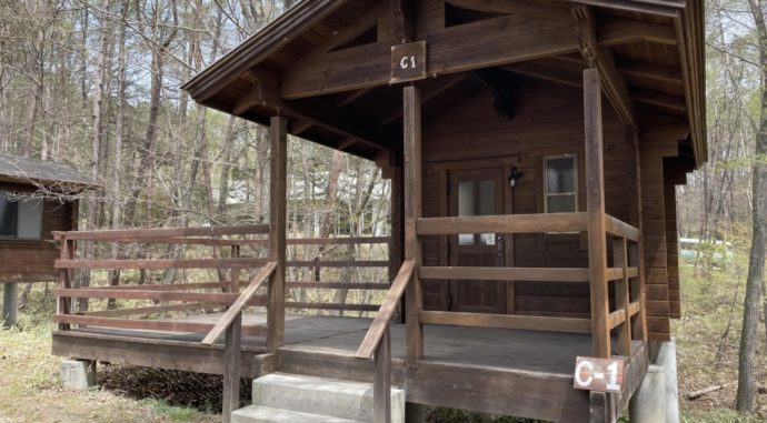 清里丘の公園のキャンプ場にあるキャビン