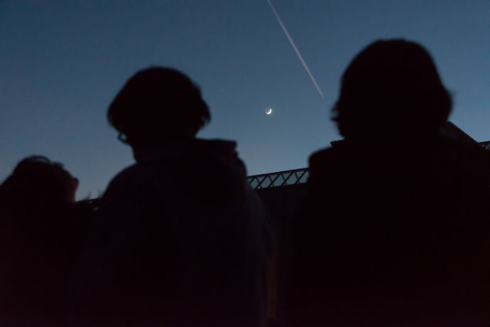 天体観測で見えた流れ星と三日月