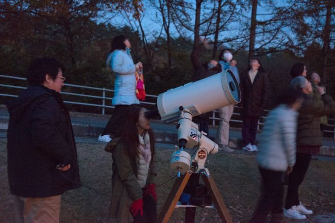 清里フォトアートミュージアムの天体観測会「星をみる会」の参加者