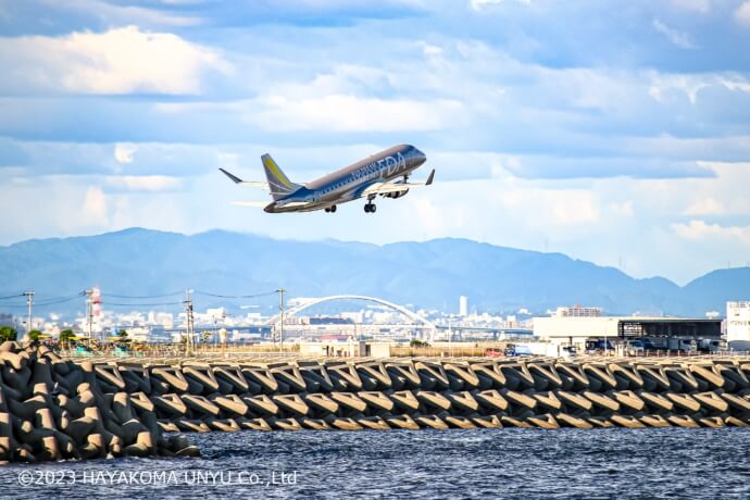 boh boh KOBE号から見える飛行機