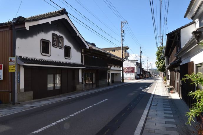 小諸市内の、古い商家などの並ぶ通り