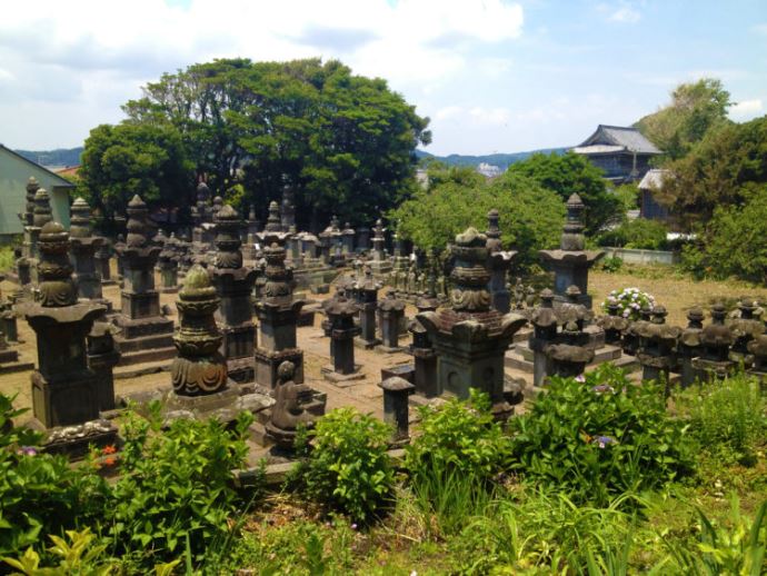 光明寺の内藤家墓所