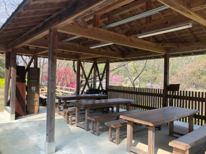 香南市にある「西川花公園」の休憩所