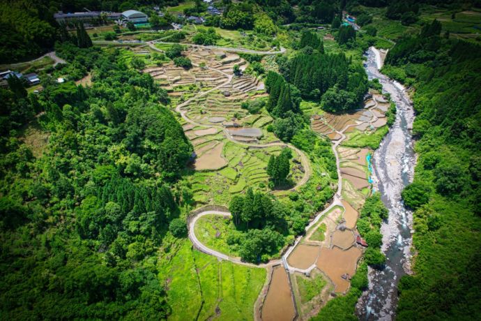 球磨村の松谷棚田の空撮写真