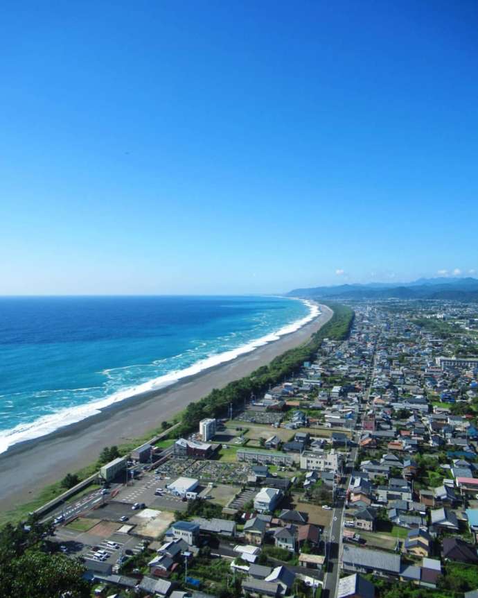 熊野市の街並みと海