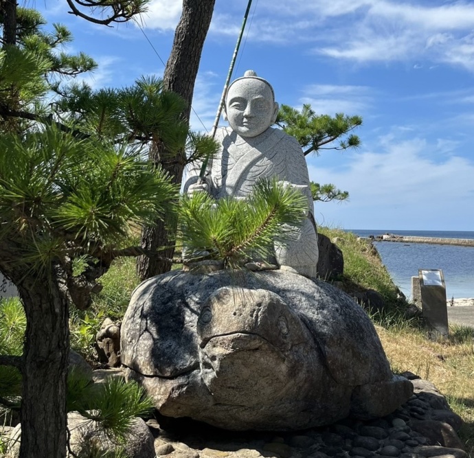 ハートロックの周辺にある浦島太郎の像