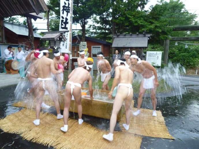 「森三吉神社」の秋祭り新嘗祭で行われる「禊ぎ神事」