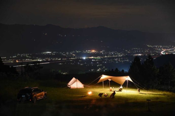 {新潟県南魚沼市にある舞子高原オートキャンプ場から眺めた夜景