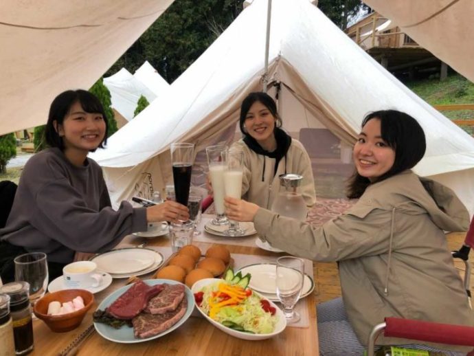 静岡県富士宮市にある「まかいの牧場」のデイグランピングで食べられるセットメニュー