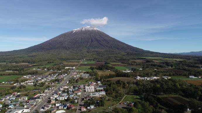 真狩村の羊蹄山とまちなみ