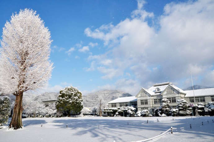 旧遷喬尋常小学校での積雪風景