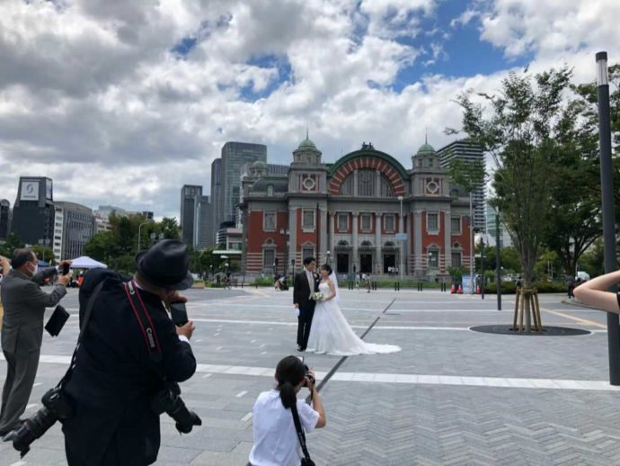 中之島公園でロケ撮している風景